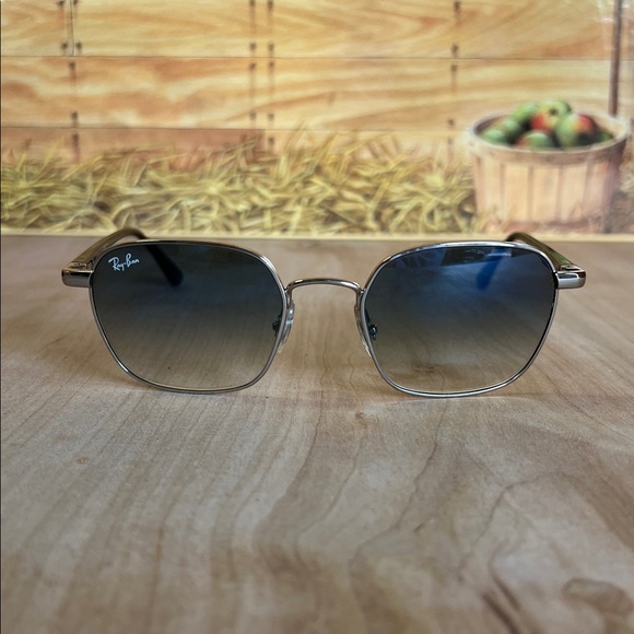Vintage Ray-Ban Sunglasses - Picture 3 of 8
